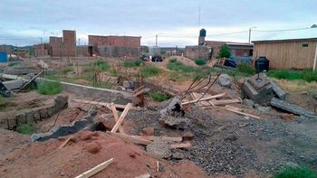 volvia del velorio de su padre y encontro que le habian demolido la casa volvia del velorio de su padre y encontro que le habian demolido la casa