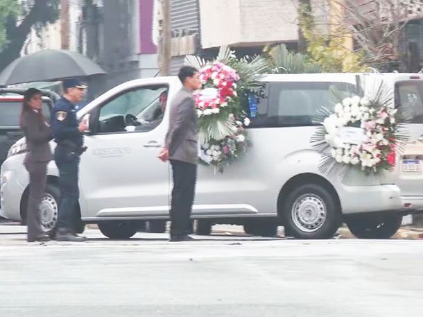 El cortejo fúnebre camino al cementerio. Foto: captura TN.