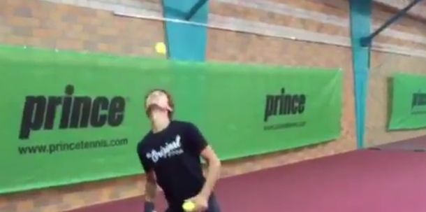 Atento, Martino: un tenista argentino de Copa Davis pide pista en el fútbol