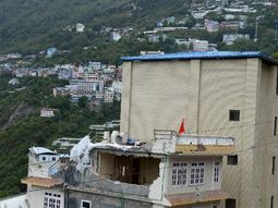 evacuan a 6.000 por el riesgo de avalanchas tras el terremoto en nepal evacuan a 6.000 por el riesgo de avalanchas tras el terremoto en nepal