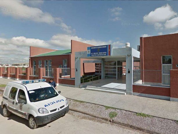 Una mujer descubrió que su marido le era infiel con otro hombre y él la golpeó