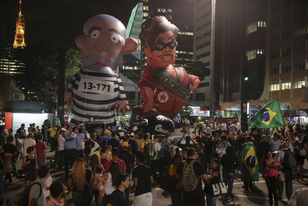 Masivas protestas en Brasil en reclamo de la renuncia de Dilma