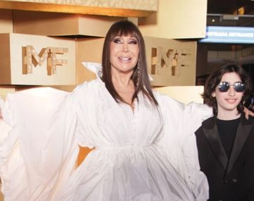 Moria Casán deslumbró con su look en los Premios Martín Fierro 2026 y presentó a su nieto Dante