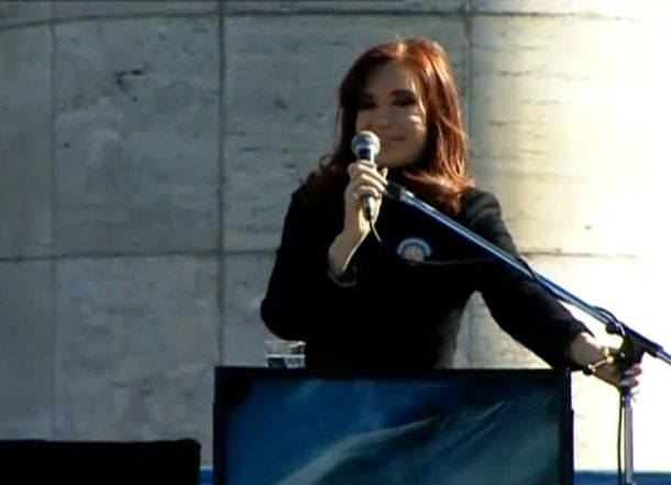 Cristina encabeza su primer acto en medio de la campaña