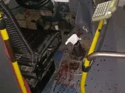 El colectivero se encuentra internado tras ser atacado en un robo El colectivero se encuentra internado tras ser atacado en un robo