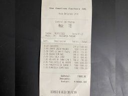 Quiso quejarse por lo que pagó por cenar y lo liquidaron