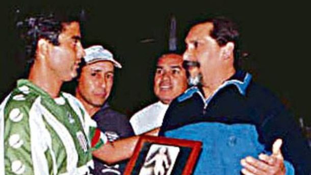 Bayón debutó en el Canalla y tuvo una destacada carrera en el fútbol argentino. Bayón debutó en el Canalla y tuvo una destacada carrera en el fútbol argentino.