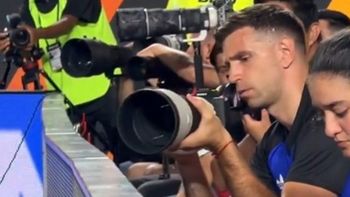 dibu martinez fue fotografo ante honduras y tuvo un gran gesto con beltran tras su debut dibu martinez fue fotografo ante honduras y tuvo un gran gesto con beltran tras su debut