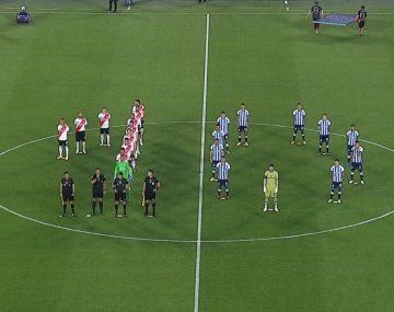 Homenaje a Diego en River-Racing