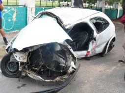 Accidente fatal: chocó contra un árbol, murió y su acompañante está grave