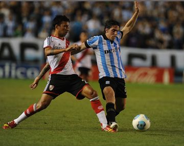 Racing le ganó a River en el clásico y profundizó su crisis