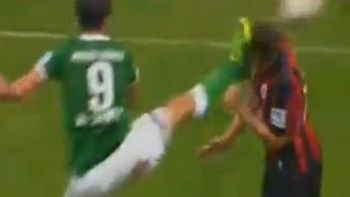 criminal patada de un delantero argentino en alemania criminal patada de un delantero argentino en alemania