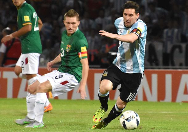 Argentina jugó bien y venció a Bolivia con goles de Messi y Mercado