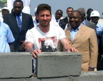 Polémica por el viaje de Messi: ¿cobró una fortuna para ir a África?