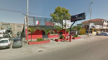 Las jóvenes salían de bailar de este boliche Las jóvenes salían de bailar de este boliche