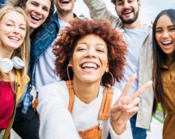 Los 3 tipos de amigos que te hacen feliz, según Harvard.