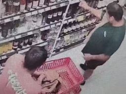 dos argentinos fueron detenidos en copacabana por robar varias botellas de whisky dos argentinos fueron detenidos en copacabana por robar varias botellas de whisky