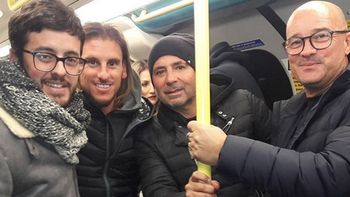 Jorge Sampaoli, en el subte de Londres Jorge Sampaoli, en el subte de Londres