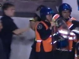 escandalo en la b metro: tras ser expulsado, un jugador agredio al arbitro escandalo en la b metro: tras ser expulsado, un jugador agredio al arbitro
