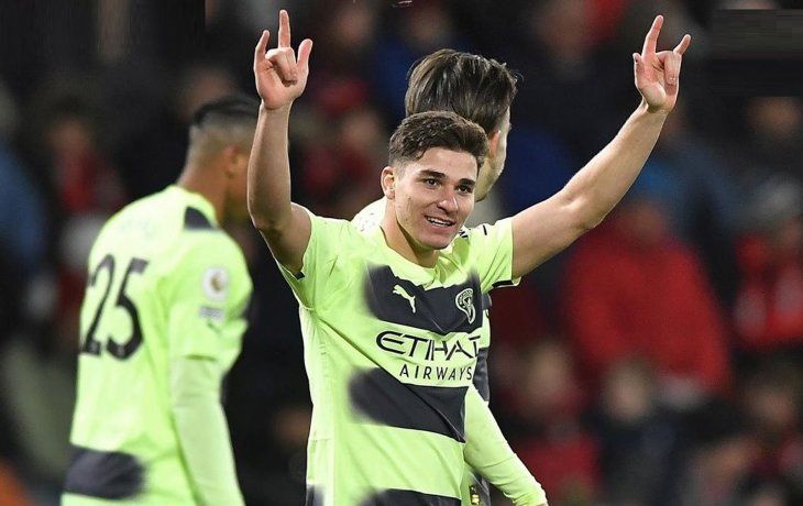 Julián Álvarez vuelve a la titularidad en Manchester City ante Bristol