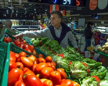 Eliminación del IVA a los alimentos: la promesa que Macri hizo en 2014 y cumplió acorralado