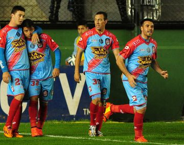 Palacios conmovió un partido aburrido y Arsenal se impuso 1-0 ante Banfield