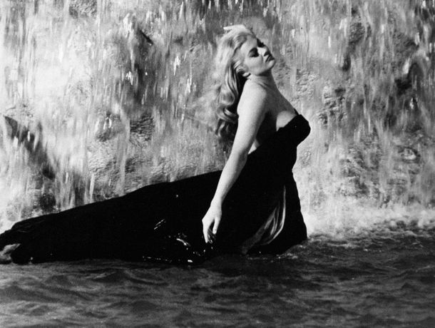 Murió Anita Ekberg, la musa de Fellini que se bañó en la Fontana de Trevi