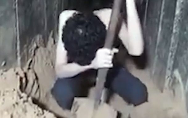 El cruel video publicado por Hamás sobre un rehén israelí: Cavo mi propia tumba