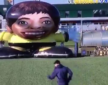 No hay quien le gane: Messi y su curioso desafío ante un arquero gigante