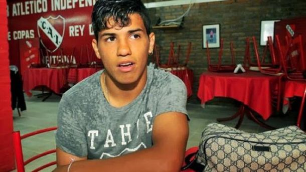 El hermano del Kun jugará en la filial del Cadiz