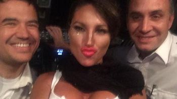 Vicky junto a los pilotos Matías Soaje y Federico Zocchi Vicky junto a los pilotos Matías Soaje y Federico Zocchi