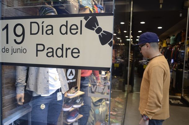 Feliz Día del Padre, pero no para el bolsillo: regalar en Argentina es más caro que en otros países de la región