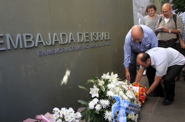 Cristina recibe a familiares de víctimas del atentado a la Embajada de Israel