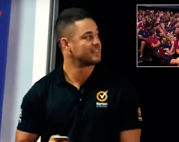 El jugador mostraba su historial de navegación, cuando la risa del estudiantes le hizo mirar la pantalla