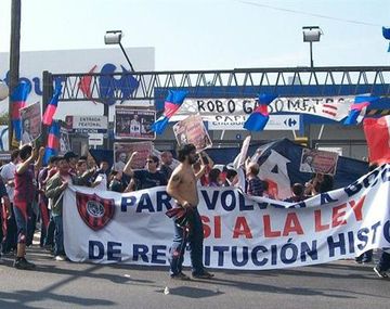 Carrefour se defiende de la Vuelta a Boedo de San Lorenzo