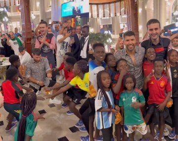 El video viral del Kun Agüero tirando sus pasos prohibidos en Qatar