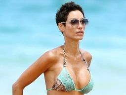 Ex de un famoso actor levanta temperatura en la playa