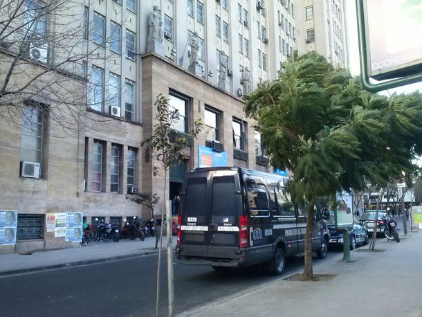 Misterio en la UBA: el cuerpo que encontraron en la Facultad de Medicina sería de un homeless