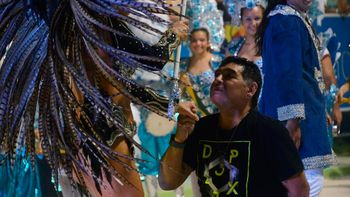 Maradona, chocho en el carnaval de Corrientes Maradona, chocho en el carnaval de Corrientes