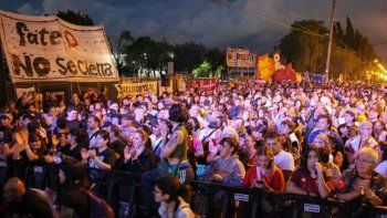 no cierra: trabajadores de fate realizaron festival para reclamar la reapertura no cierra: trabajadores de fate realizaron festival para reclamar la reapertura