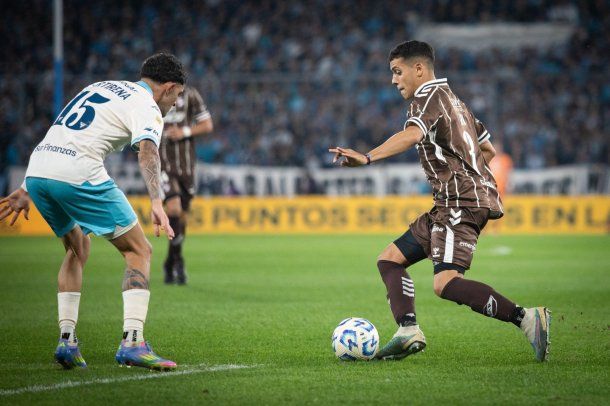 Platense sorprendió a Racing en el Cilindro, le ganó 1-0 y se metió en cuartos de final del Torneo Apertura