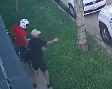 Video: motochorros le dispararon a quemarropa para robarle pero fallaron