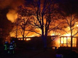 Cerca de 30 animales murieron al incendiarse un zoológico en Alemania