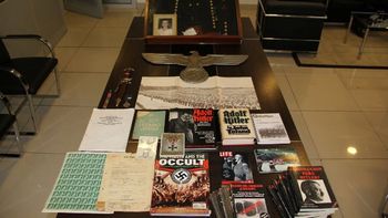 Secuestraron objetos nazis y armas en Caballito - Crédito: misionesonline.net Secuestraron objetos nazis y armas en Caballito - Crédito: misionesonline.net