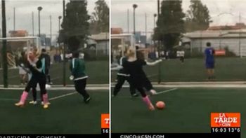 video: mira a melina fleiderman jugando al futbol video: mira a melina fleiderman jugando al futbol