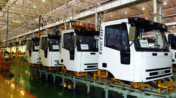 Iveco suspendió a 900 trabajadores por exceso de stock