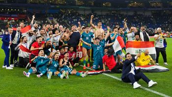 La clasificación de Irak al Mundial 2026 hizo que un aficionado de esa selección cumpliera con su promera y se tatuó en el brazo la fecha, el Cerro de la Silla, el trofeo del Mundial y la bandera de México. La clasificación de Irak al Mundial 2026 hizo que un aficionado de esa selección cumpliera con su promera y se tatuó en el brazo la fecha, el Cerro de la Silla, el trofeo del Mundial y la bandera de México.