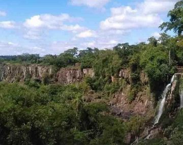 La inusual postal de las Cataratas del Iguazú sin gente y con poca agua