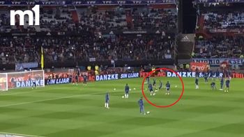 La Pulga enloqueció a todos antes del partido La Pulga enloqueció a todos antes del partido