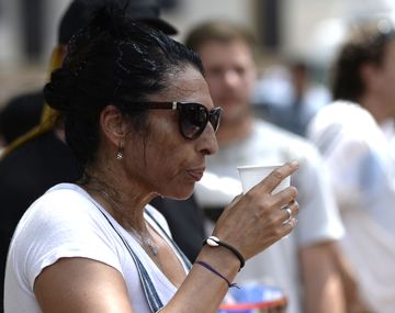 {altText(,#AlertaNaranja: ¿cómo ayudar a una persona si sufre un golpe de calor?)}